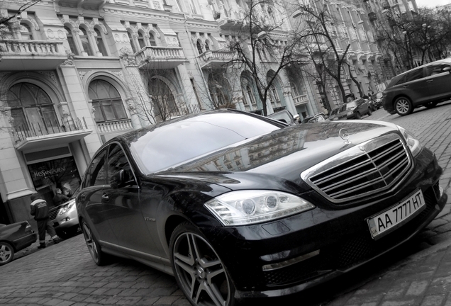 Mercedes-Benz S 65 AMG V221 2010