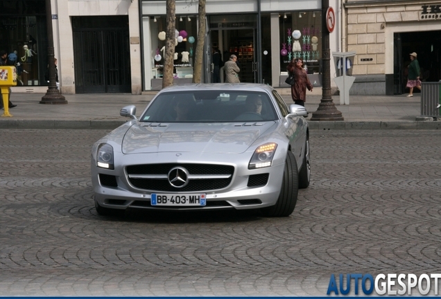 Mercedes-Benz SLS AMG