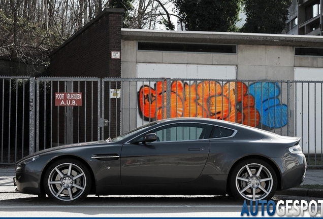 Aston Martin V8 Vantage