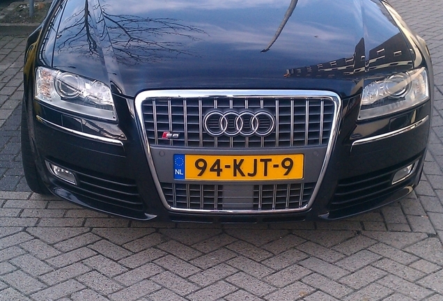 Audi S8 D3