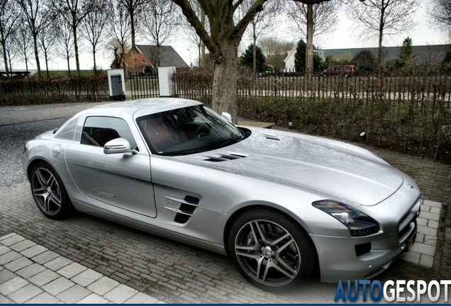 Mercedes-Benz SLS AMG