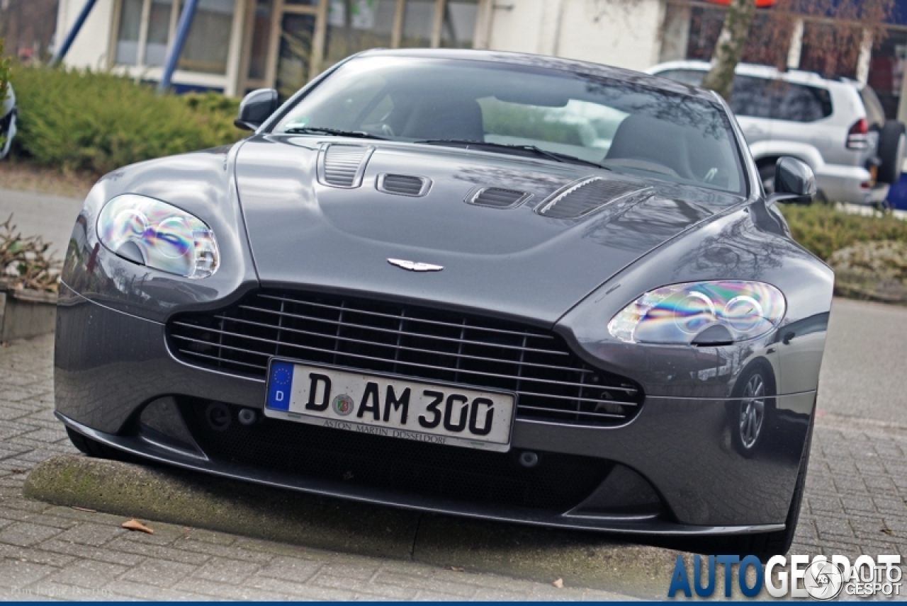 Aston Martin V12 Vantage