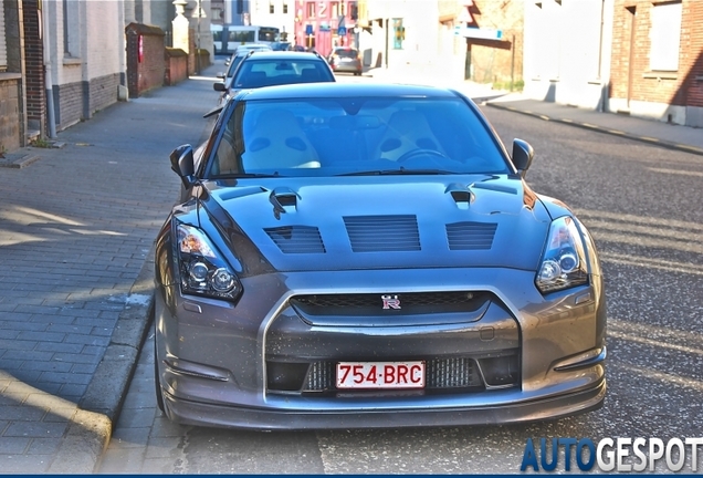 Nissan GT-R