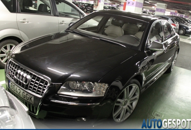 Audi S8 D3