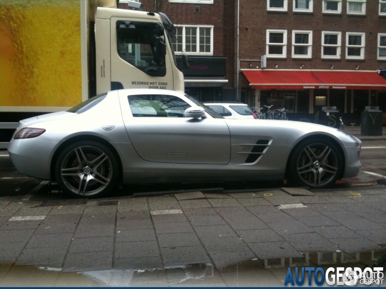 Mercedes-Benz SLS AMG