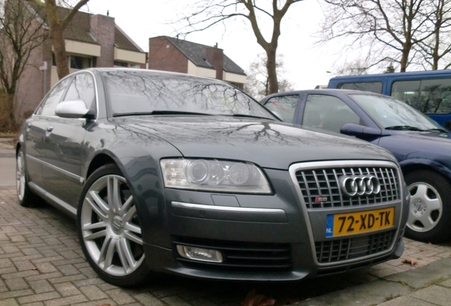 Audi S8 D3