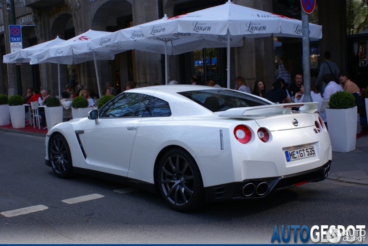 Nissan GT-R 2011