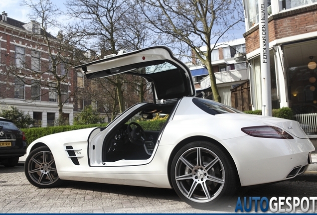 Mercedes-Benz SLS AMG