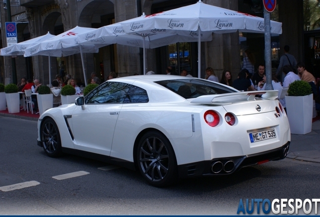 Nissan GT-R 2011