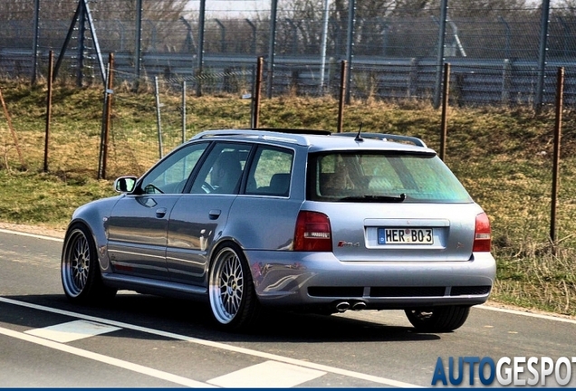 Audi RS4 Avant B5