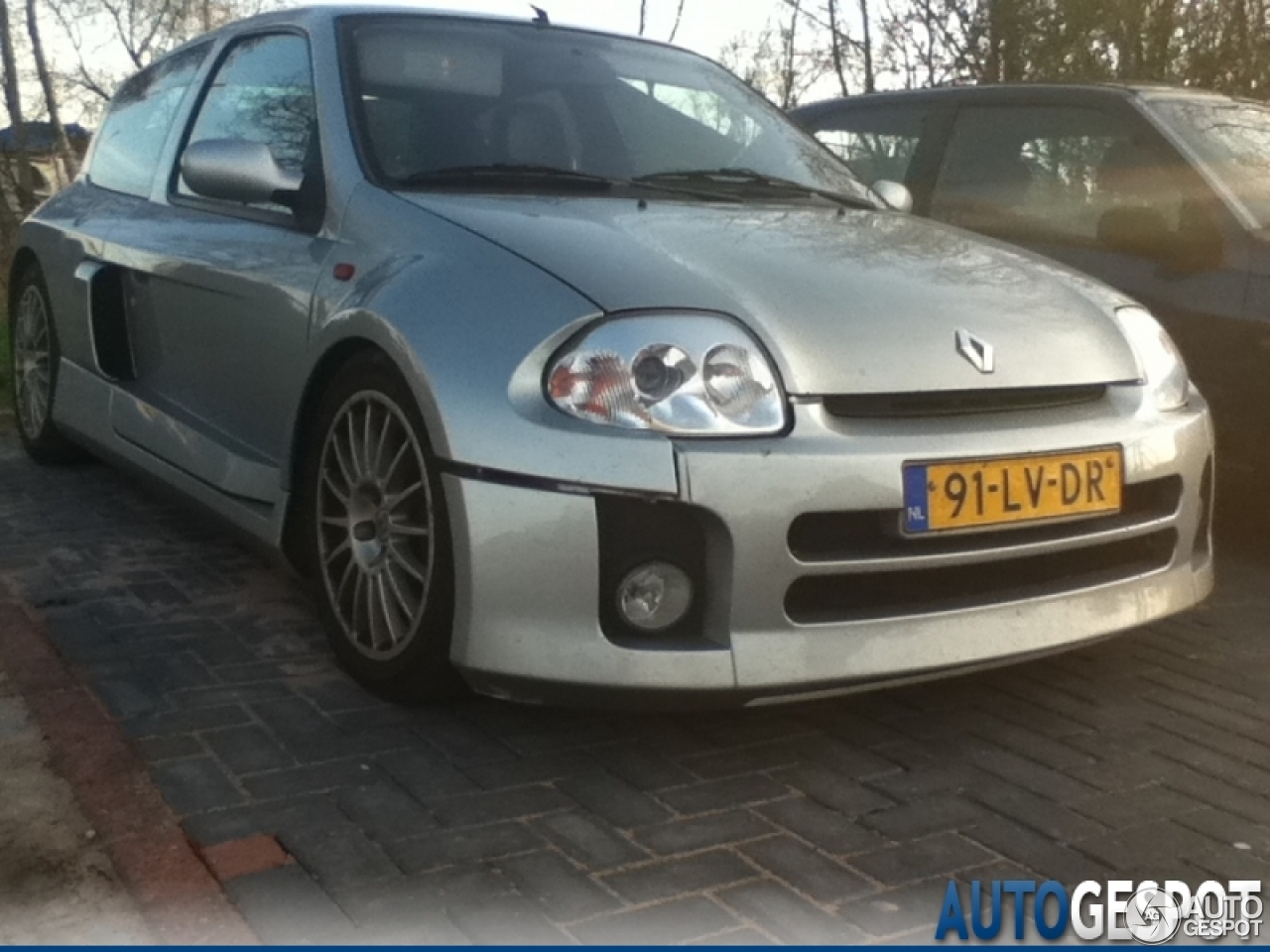 Renault Clio V6