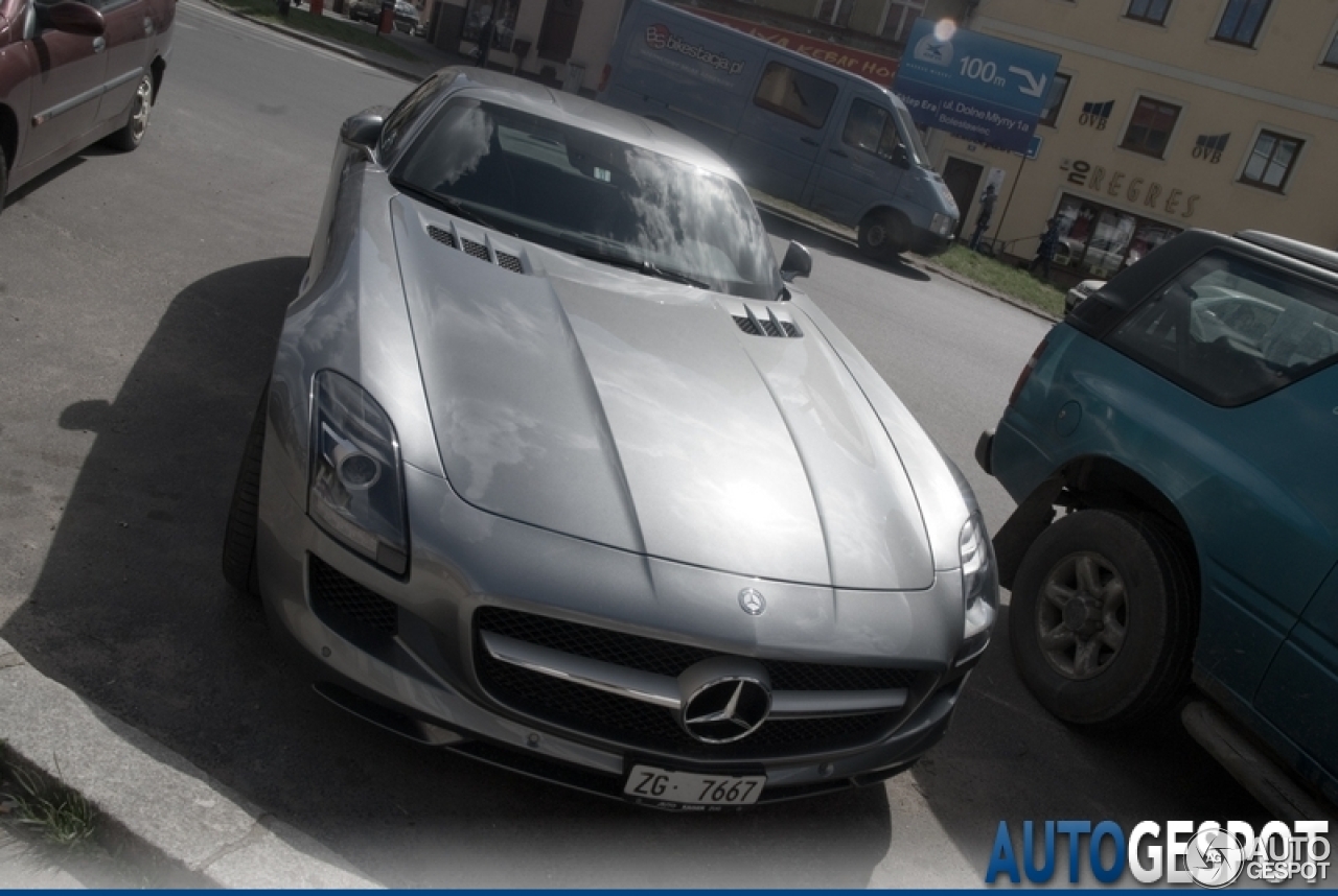 Mercedes-Benz SLS AMG