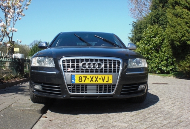 Audi S8 D3