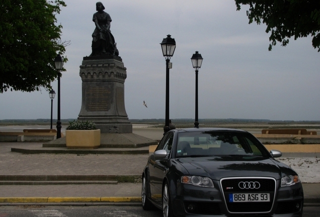 Audi RS4 Sedan