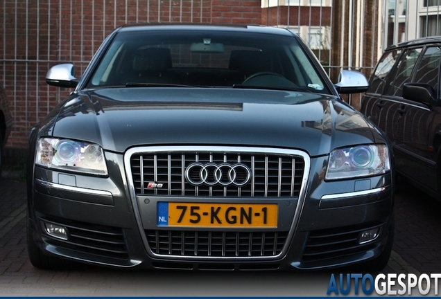 Audi S8 D3