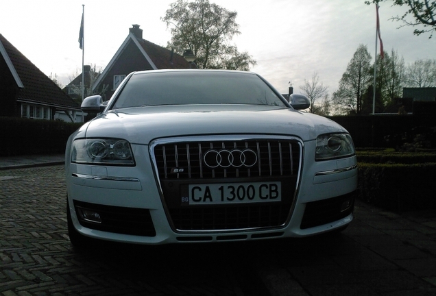 Audi S8 D3