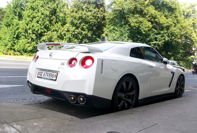 Nissan GT-R