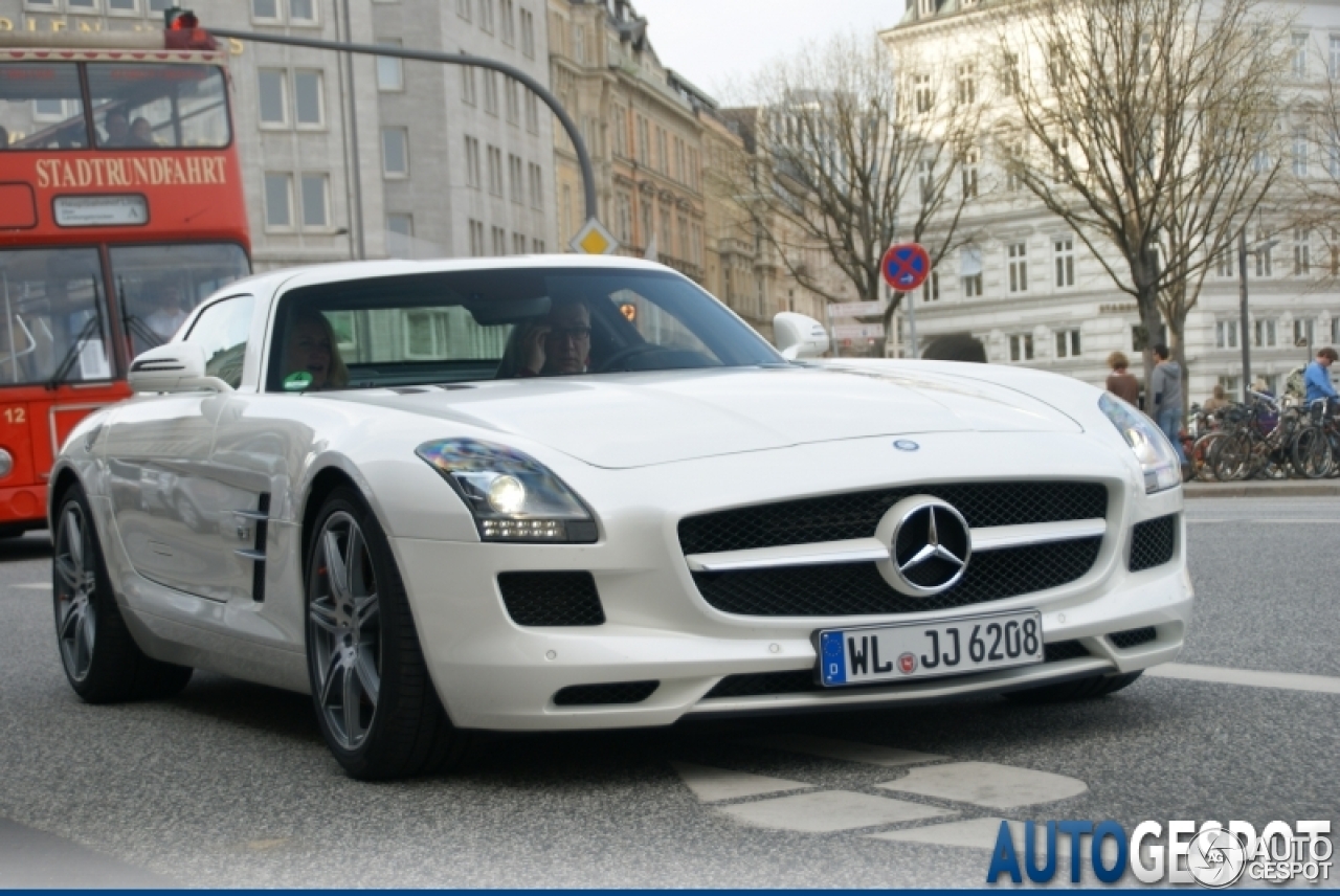 Mercedes-Benz SLS AMG