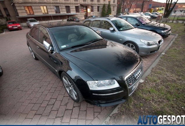 Audi S8 D3