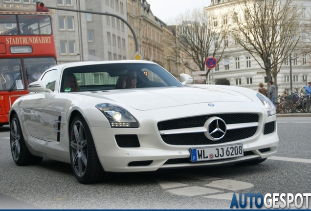 Mercedes-Benz SLS AMG