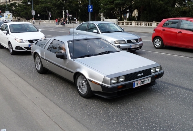 DeLorean DMC-12