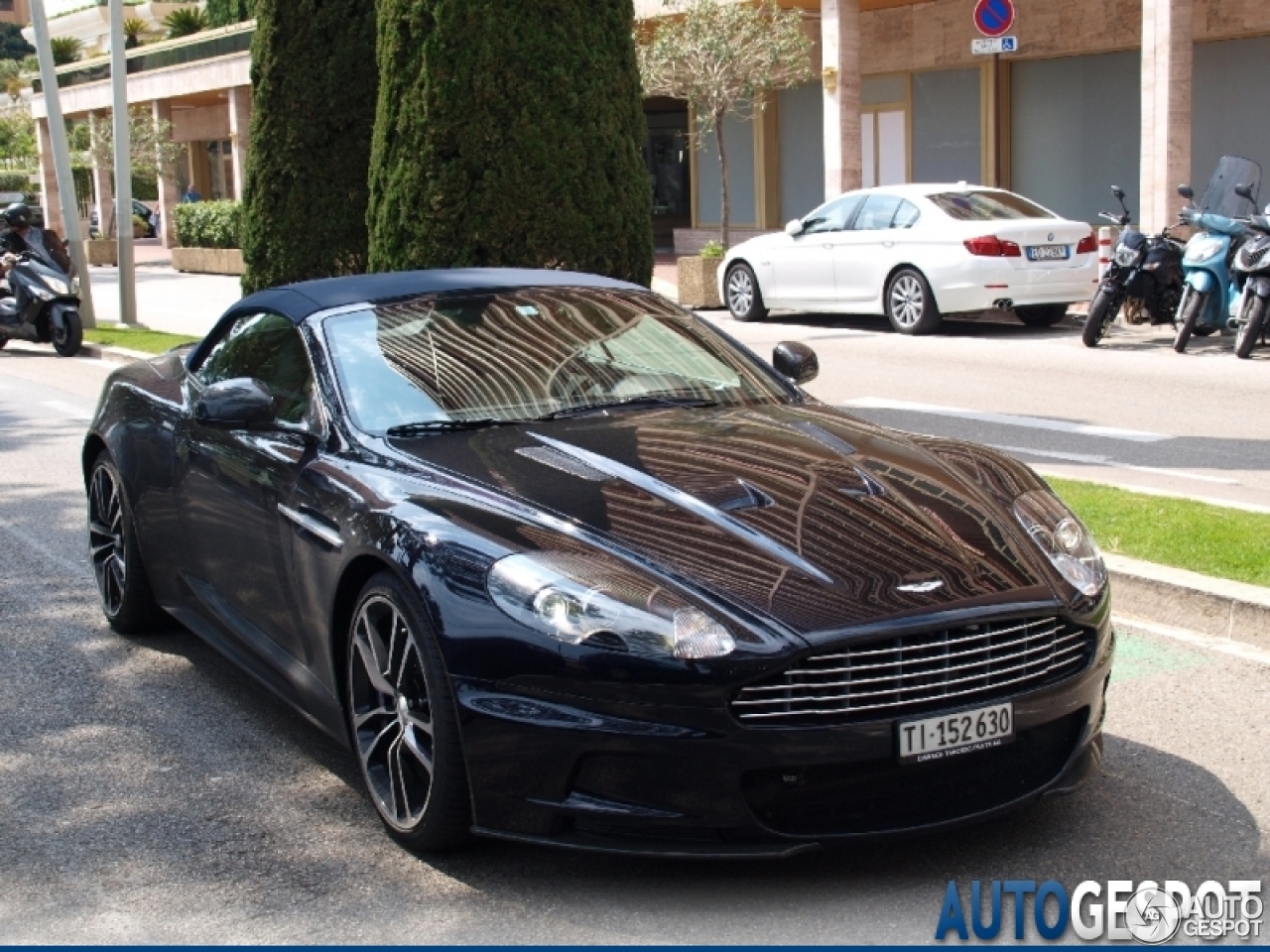 Aston Martin DBS Volante