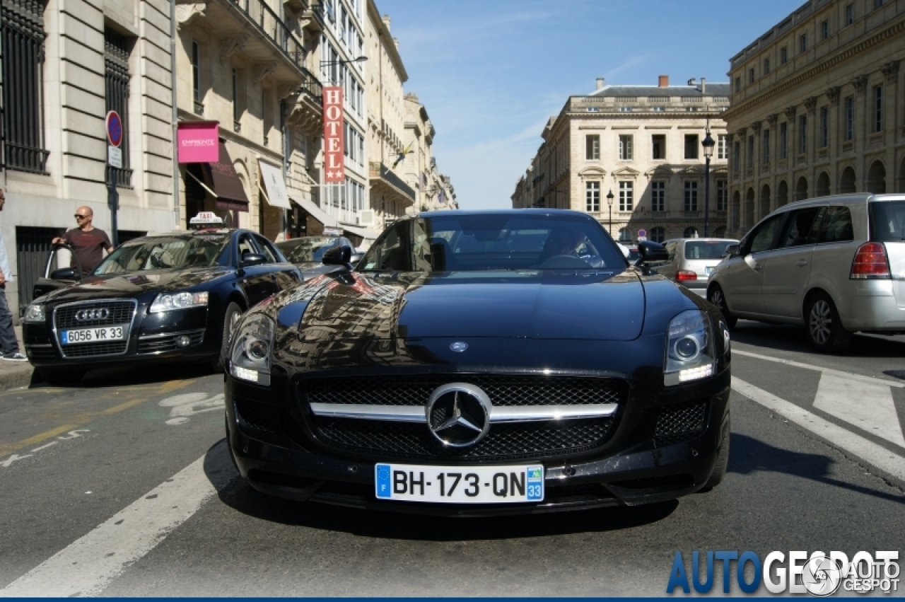 Mercedes-Benz SLS AMG