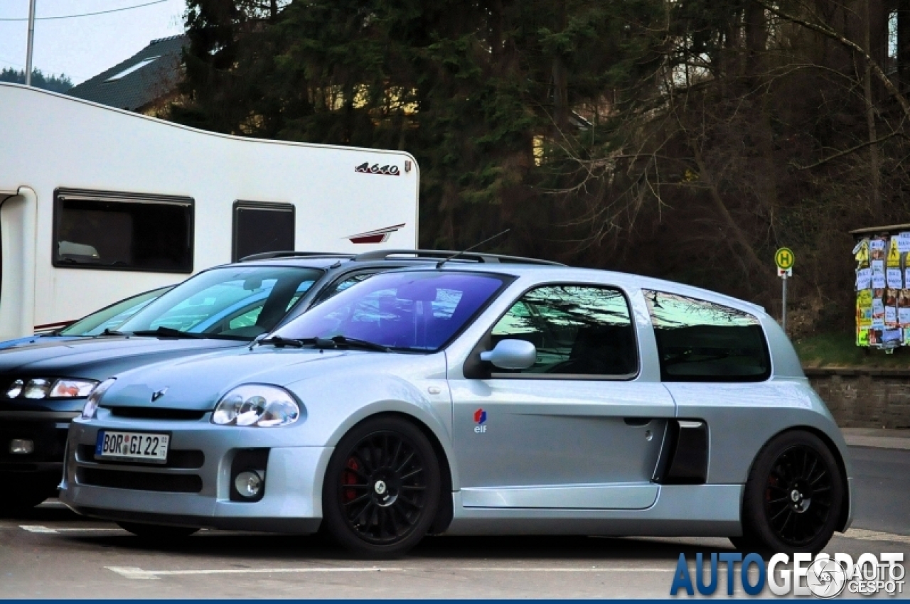 Renault Clio V6