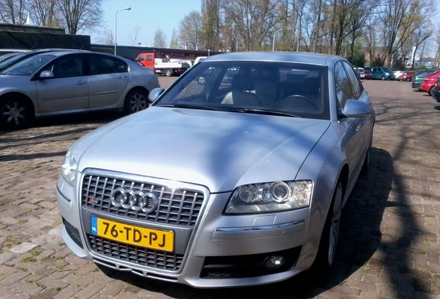 Audi S8 D3