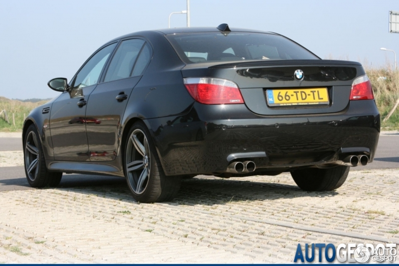 BMW M5 E60 2005