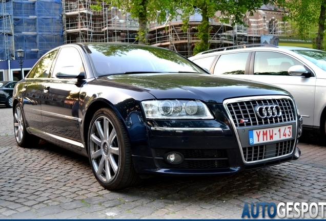 Audi S8 D3