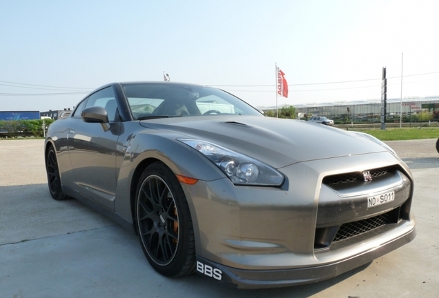 Nissan GT-R