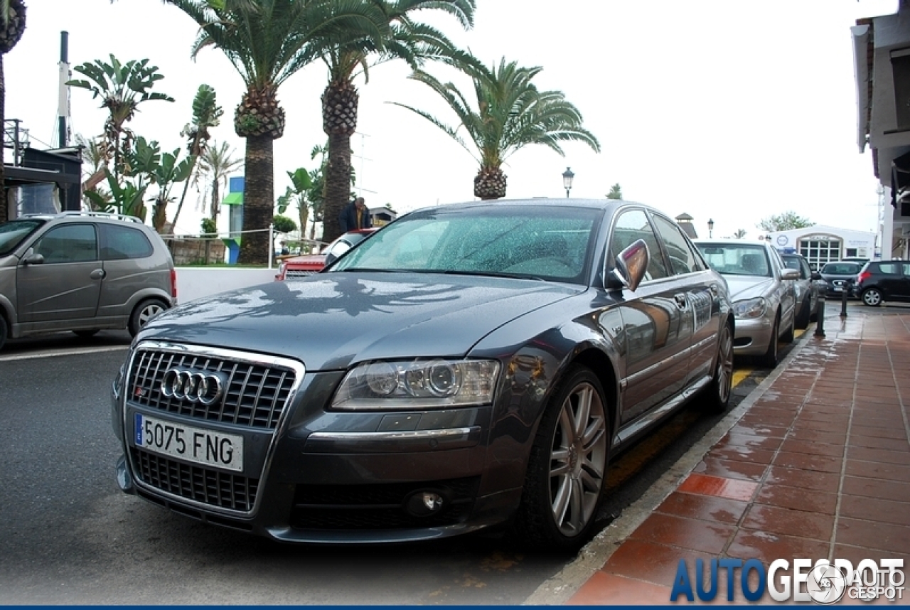 Audi S8 D3