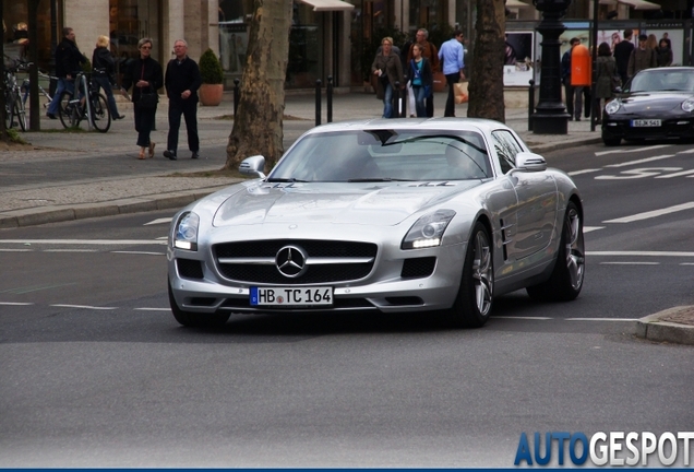 Mercedes-Benz SLS AMG