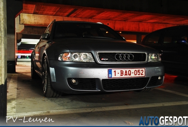 Audi RS4 Avant B5