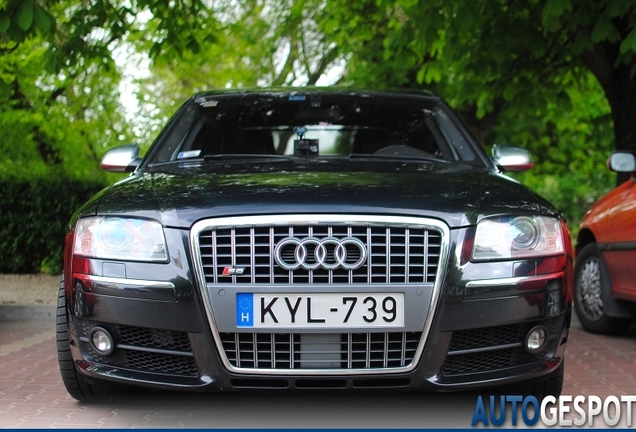 Audi S8 D3