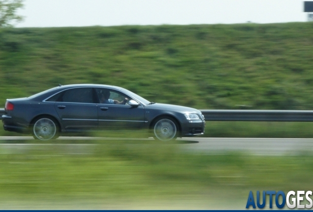 Audi S8 D3