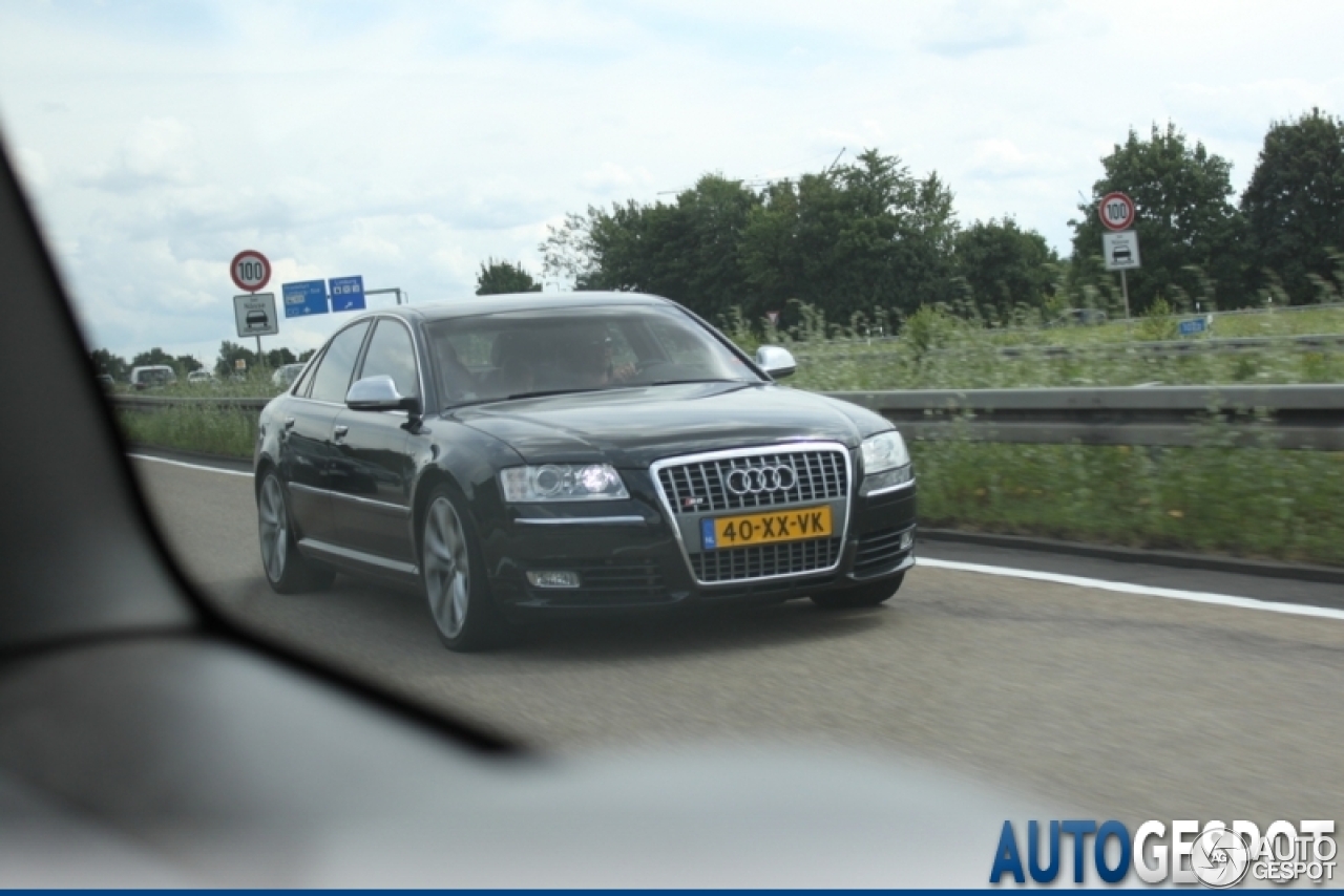 Audi S8 D3