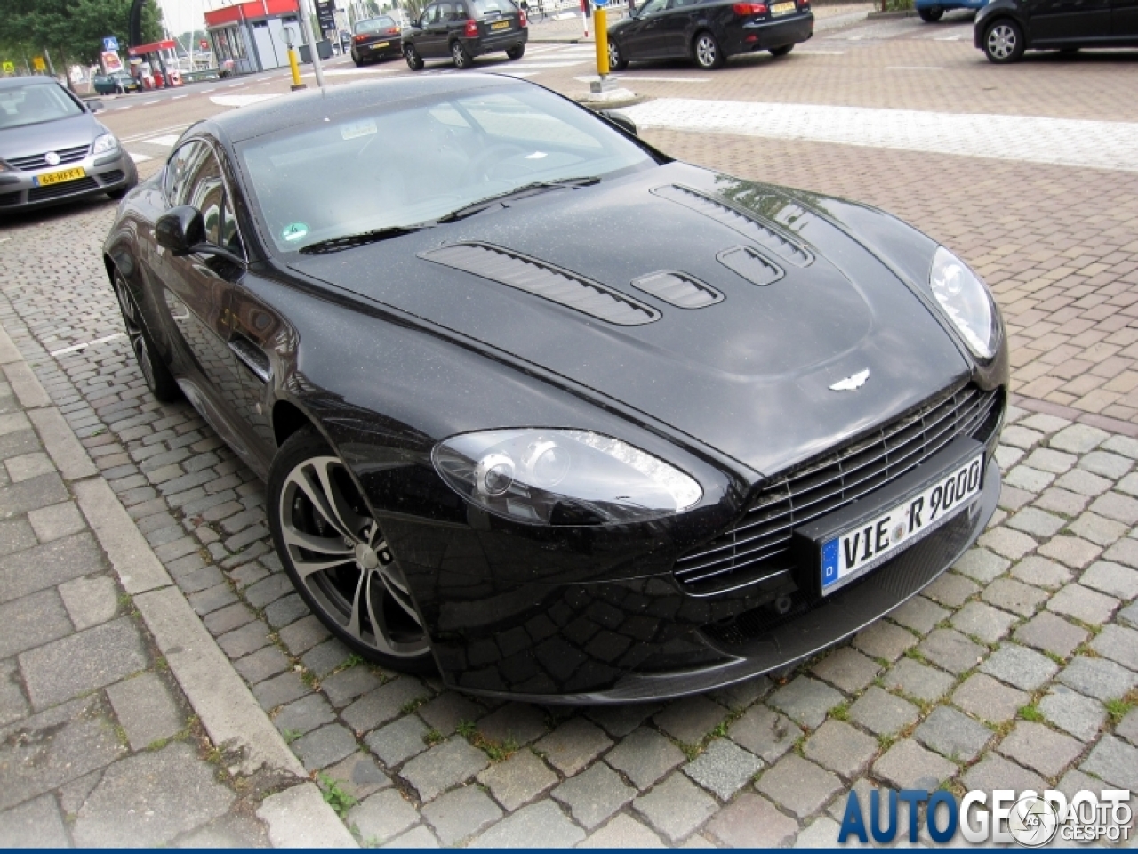 Aston Martin V12 Vantage