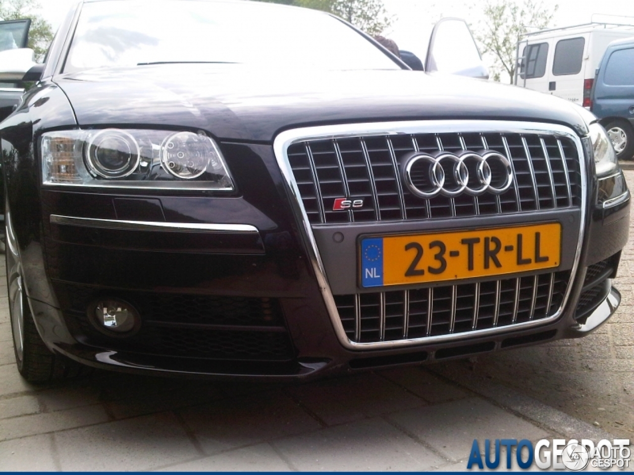 Audi S8 D3