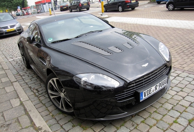 Aston Martin V12 Vantage