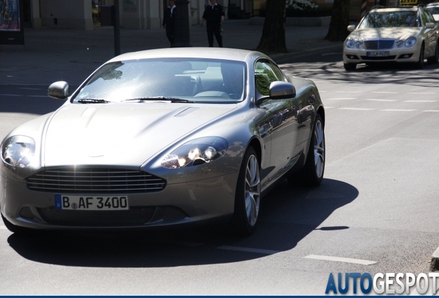 Aston Martin DB9 2010