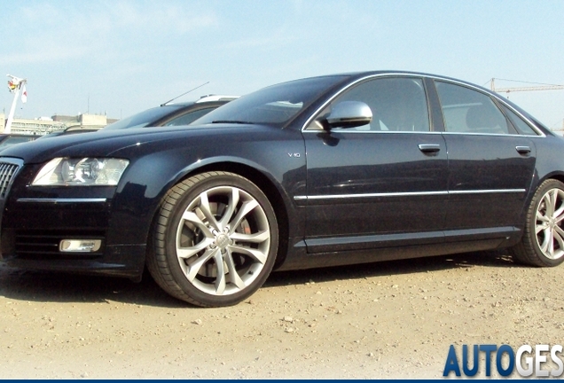 Audi S8 D3