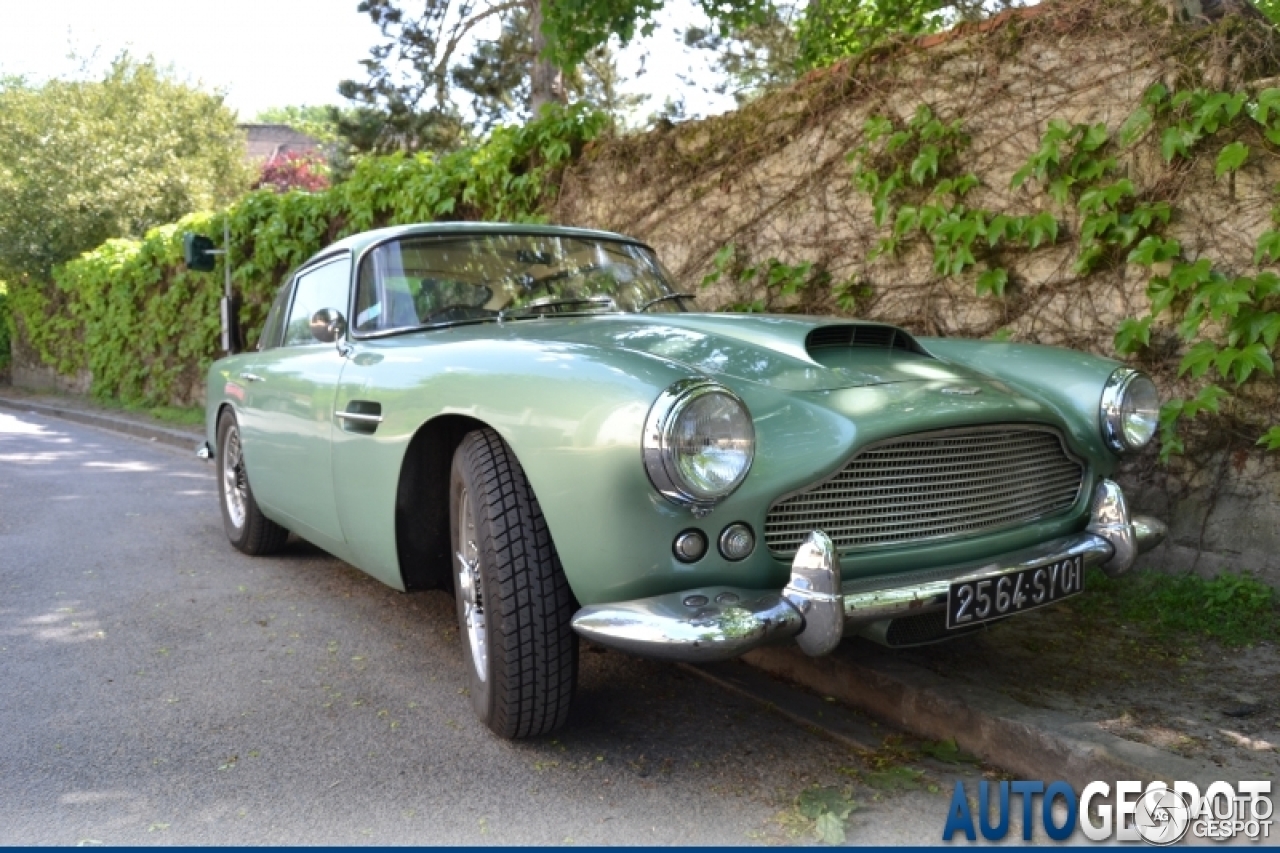 Aston Martin DB4