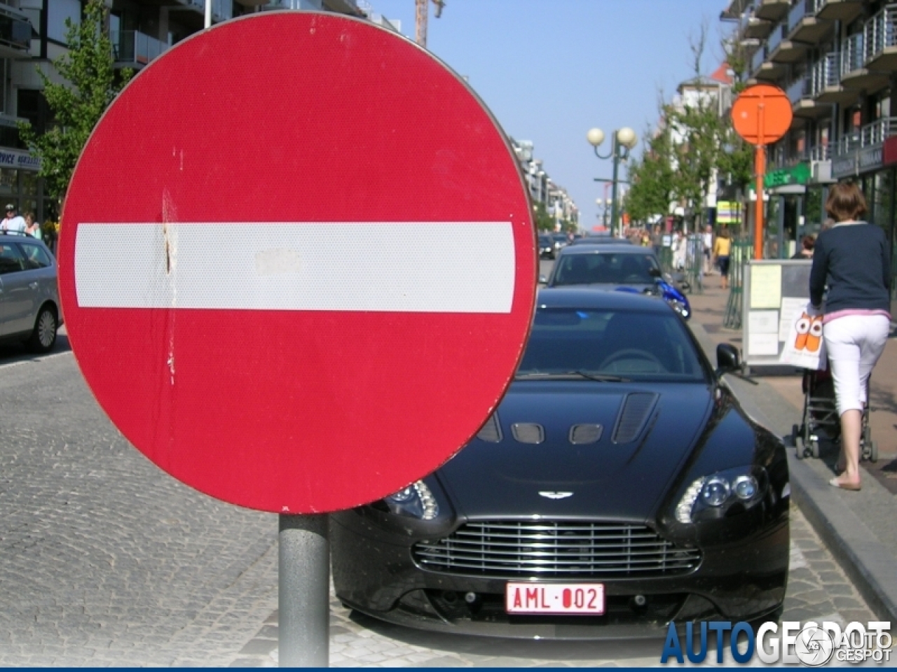 Aston Martin V12 Vantage