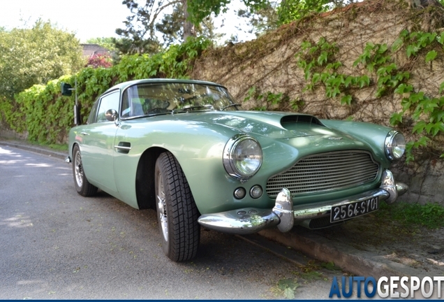 Aston Martin DB4