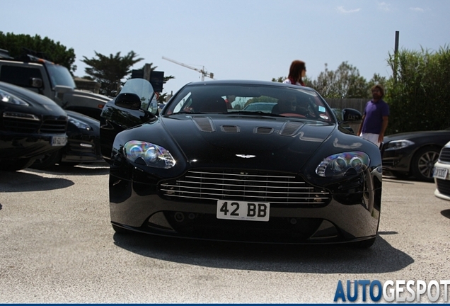 Aston Martin V12 Vantage