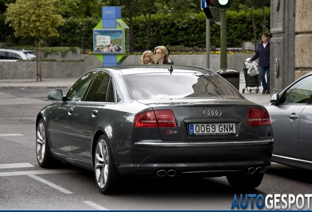 Audi S8 D3