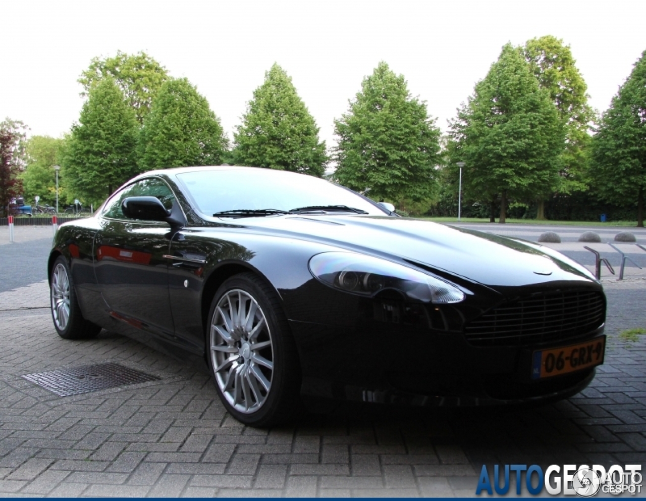 Aston Martin DB9