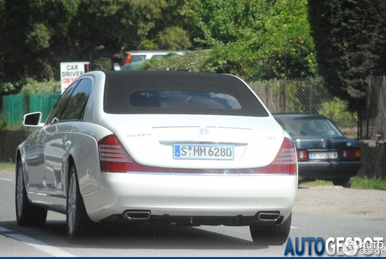 Maybach 62 S Landaulet 2011